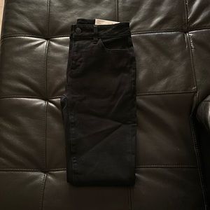 High-Rise American Eagle Black Dream Stretch jeans in a size 0. (Tag still on)